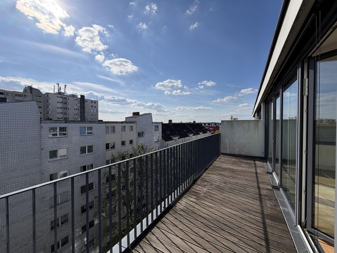 Esclusivo appartamento mansardato con 2 terrazze – nuova costruzione, tranquillo e centrale ad Alt-Treptow – Terrasse zur Harzer Str