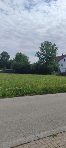 Grosszügiges RH mit 4 Schlafzimmer, 2 Bädern in Horheim-Wutöschingen von Privat – gegenüberliegende Straßenseite