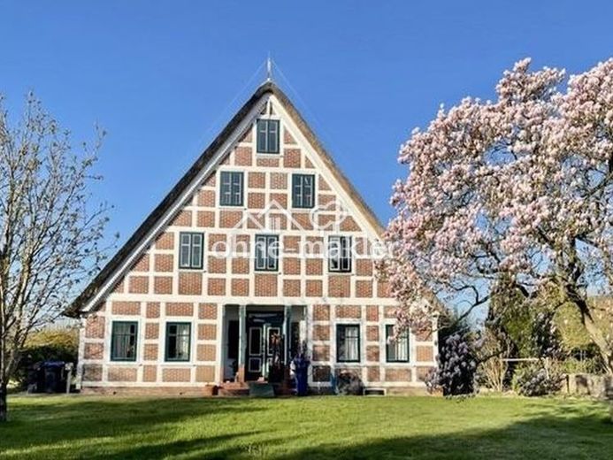 Wohn(t)raum vor den Toren Hamburgs: 4-Zimmer-Wohnung mit eigener Terrasse – Foto 1