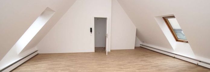 ampio appartamento maisonette di 3 locali con BALCONE direttamente sulla piazza del mercato