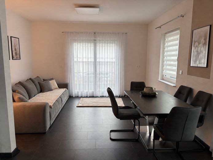 Modernes Zweifamilienhaus mit Einliegerwohnung in Elzach-Oberprechtal – Wohnzimmer 1 OG