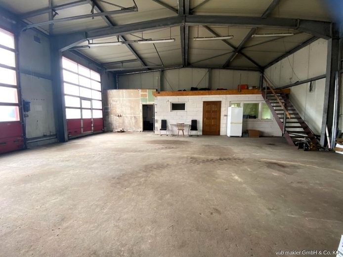 Gewerbehalle mit Erweiterungsbau und Wartungsgrube in Oelsnitz Vogtland – VUB0002466-7