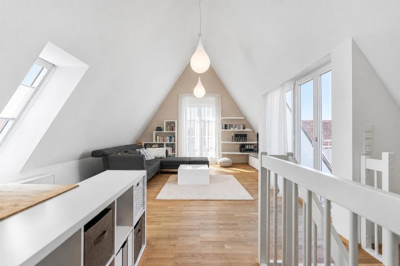 Exklusive Eigentumswohnung in bester Innenstadtlage von Mindelheim – 2 TG-Stellplätze – Studio 3.OG