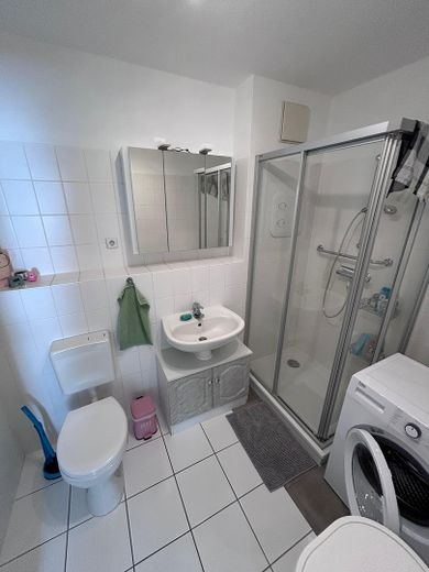 Appartamento ristrutturato di recente con 2 locali/cucina componibile/doccia a filo pavimento/libero dal 01.09.2026 – Badezimmer