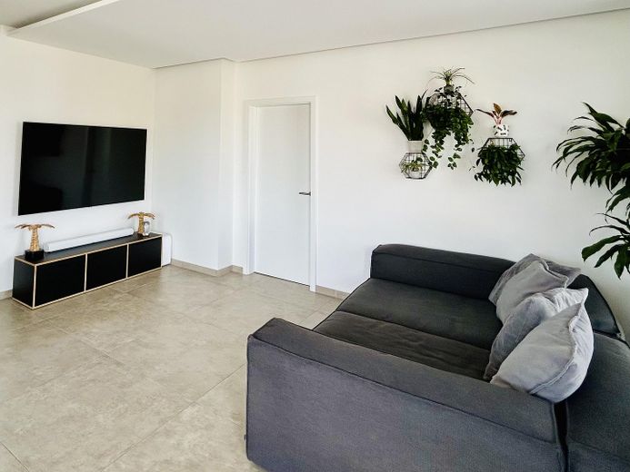 Exclusives Penthouse mit 90 qm Dachterrasse und Bergblick – Wohnen