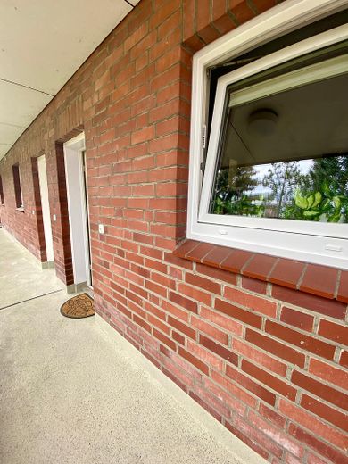 1 odalı daire: yüksek kaliteli yenilenmiş, yeni kaliteli ankastre mutfak, yeni banyo ve park yeri dahil – Wohnungseingang