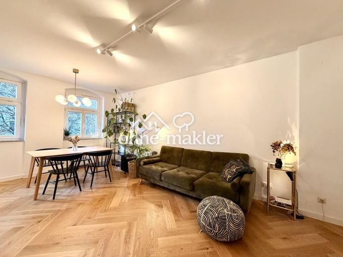 Sin comisión: Piso de 2 habitaciones renovado y amueblado en Friedrichshain (Boxhagener Kiez) – Foto 1