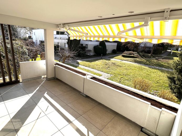 Exklusiv: Komplett neu renovierte 5,5–6‑Zimmer‑Wohnung in Top‑Lage Esslingen‑Sulzgries – Balkon
