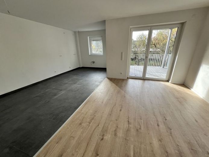 Piękne 2-pokojowe mieszkanie z windą osobową i balkonem w Grünheide w pobliżu lotniska (BER) i TESLA – Foto 1