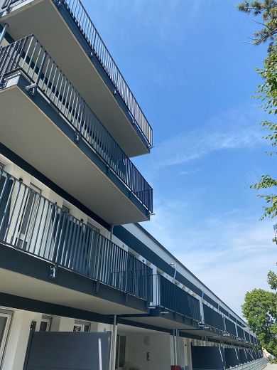 NIEUWBOUW in eerste bewoning: 2,5-kamerwoning met inbouwkeuken, dakterras en ondergrondse garage – Foto 1