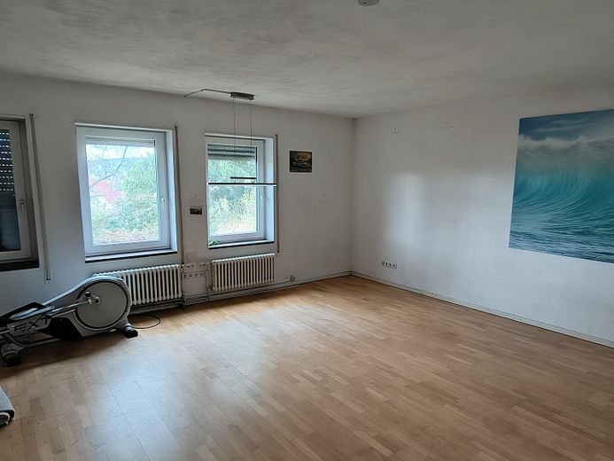 Großzügiges Einfamilienhaus mit 183 m² Wohnfläche – historischer Charme trifft moderne Erweiterung – Großes Büro Erdgeschoss 