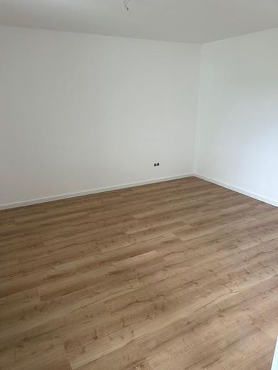 Renovierte 2.5 Zimmer Wohnung mit Balkon im Zentrum von Weiden – Schlafzimmer
