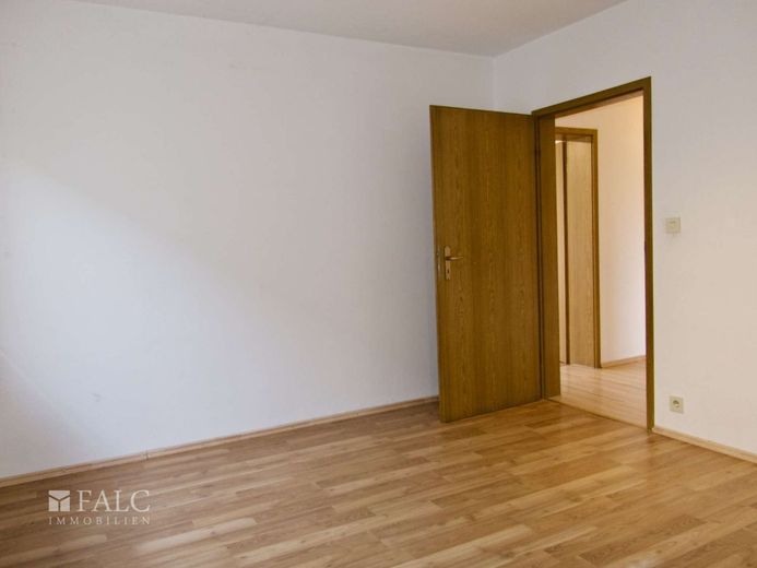 Einfach Mehr: Bungalow mit ELW. Garage, Süd-Loggia-Terrasse. Wohnreserve. Ruhige Wohnlage. Frei. – EG: Schlafzimmer 3