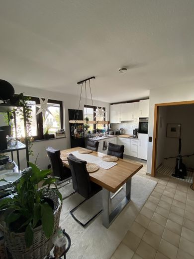 Attraktive 2-Zimmer-Maisonettewohnung in bevorzugter Wohnlage von Ratingen-Lintorf zu vermieten – Küche mit Essbereich