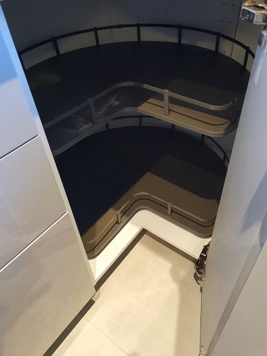 2-Zimmer/EBK/Bad/Balkon/Keller (fast) Erstbezug nach hochwertiger Sanierung direkt vom Eigentümer – Einbauküche