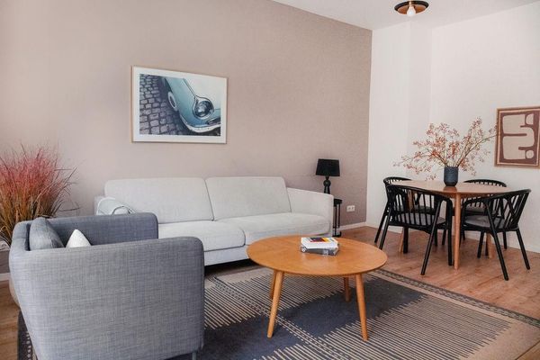 ¡Sin comisión! Tu hogar en Charlottenburg: luminoso apartamento de 3 habitaciones con balcón, cocina equipada y ascensor