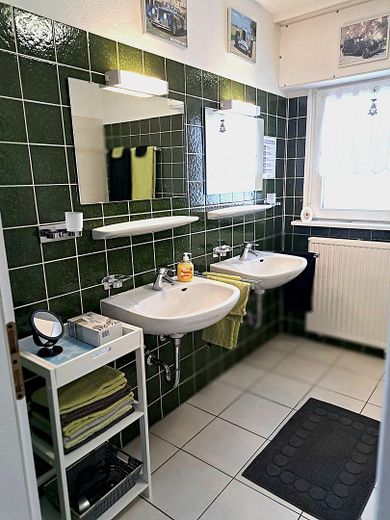 HAUS-SCHLUCHSEEBLICK: 3 Ferienwohnungen mit "Classic-Car-Ambiente" in Premiumlage (€ 1,1 Mio. +Inv.) – EG Badezimmer