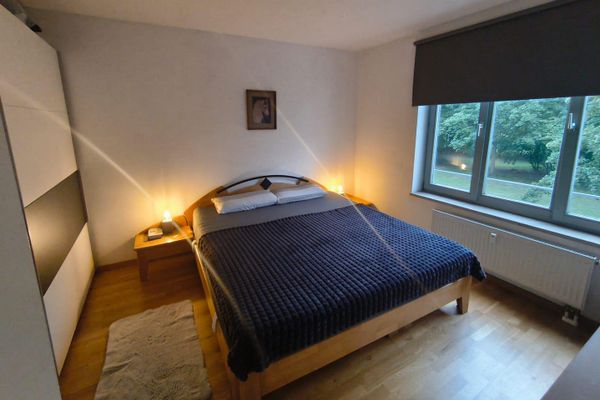 2 pokoje w Schönefeld pod Berlinem z umeblowaną kuchnią i garażem podziemnym