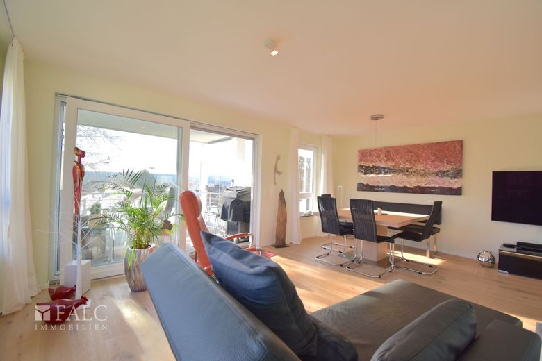 Super schöne 4 Zimmer Eigentumswohnung in privilegierter Wohnlage – Wohnzimmer
