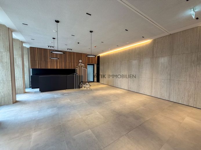 ATIK: 13. OG revitalisiertes High‑End‑Büro mit spektakulärem Stadtpanorama CARL RISE -provisionsfrei – Eingangsbereich