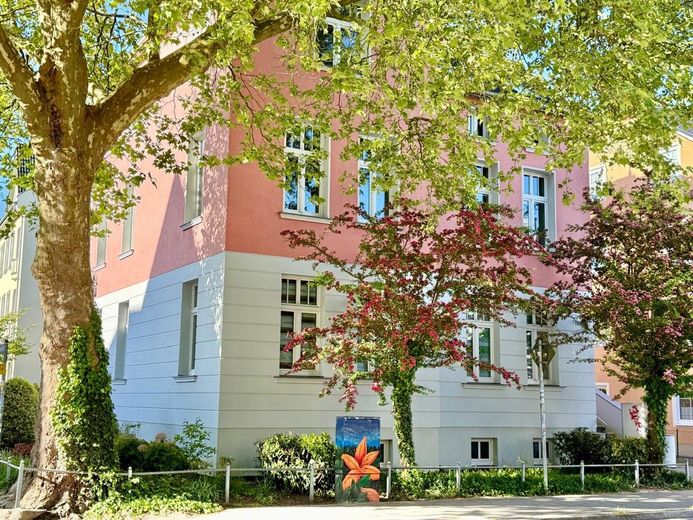 HORN IMMOBILIEN ++RESERVIERT! Neubrandenburg, schöne 4-Raum ETW im EG mit Balkon, 2 Parkplätze -bezugsfrei- – Erdgeschoss