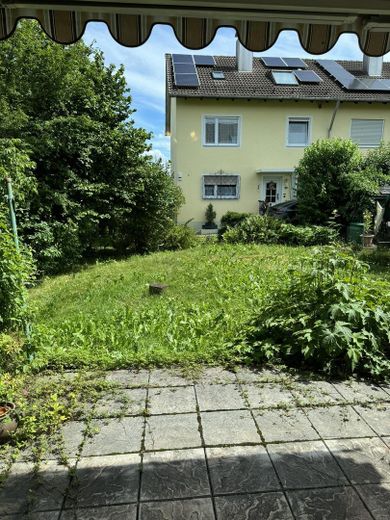 Terrasse mit Garten