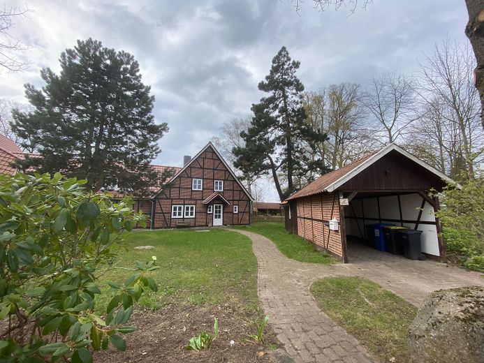 Geräumige Haushälfte auf dem Land – Haus 