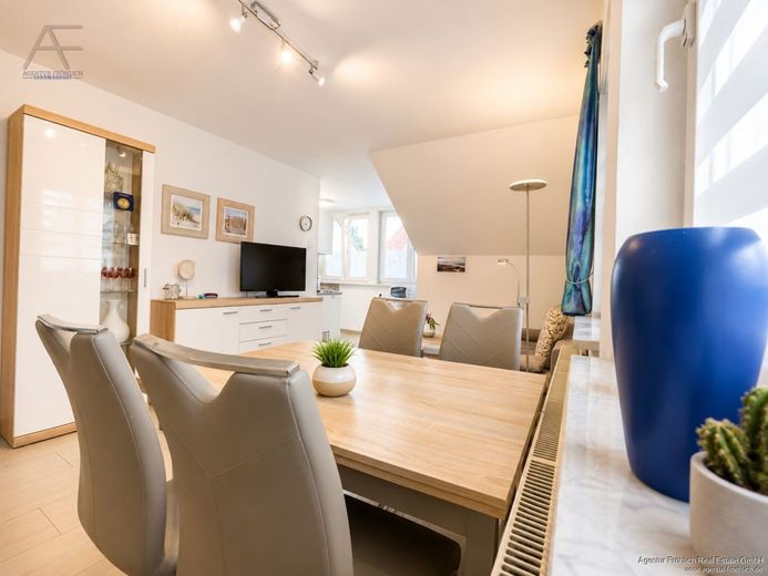 Dachgeschosswohnung für Firmen &amp; Berufspendler als Haupt- oder Zweitwohnsitz. Auch als Büro nutzbar – Wohnen
