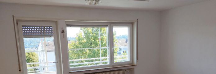 شقة مشرقة من 3 غرف مع شرفتين وإمكانات مستقبلية كبيرة – Wohnzimmer Ansicht 1