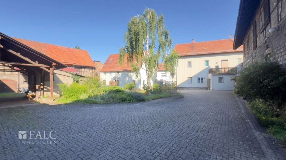 Stellplätze im Hof