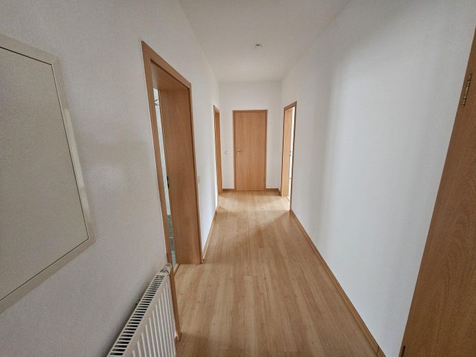 Helle 4-Zimmer-Wohnung in Eberswalde – ideal für Familien – Flur