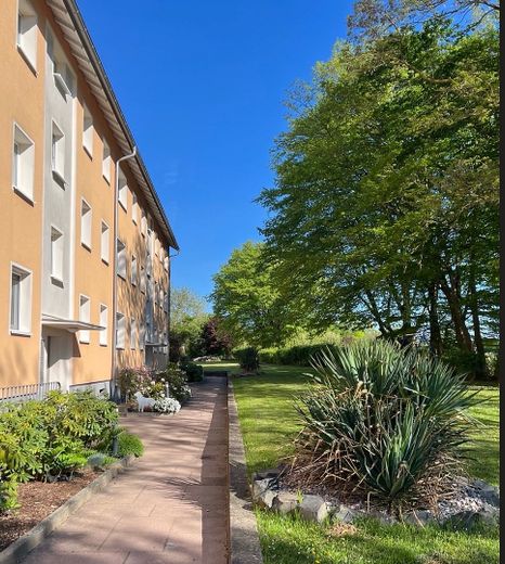 Schöne Vierzimmerwohnung mit Balkon in grün zu verkaufen – Foto 1