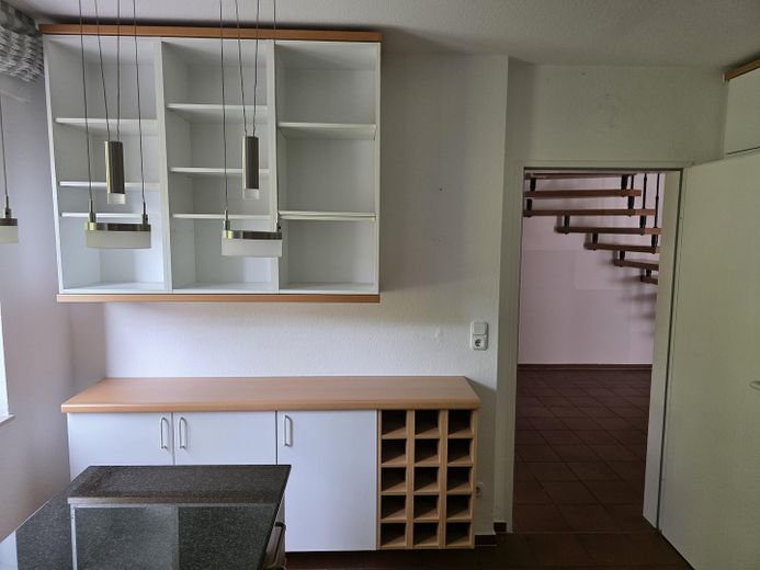 Rara opportunità nel Kreuzviertel: appartamento su due livelli, ca. 145 m², 4 locali, balcone – senza provvigione – 2. OG_Küche (5)