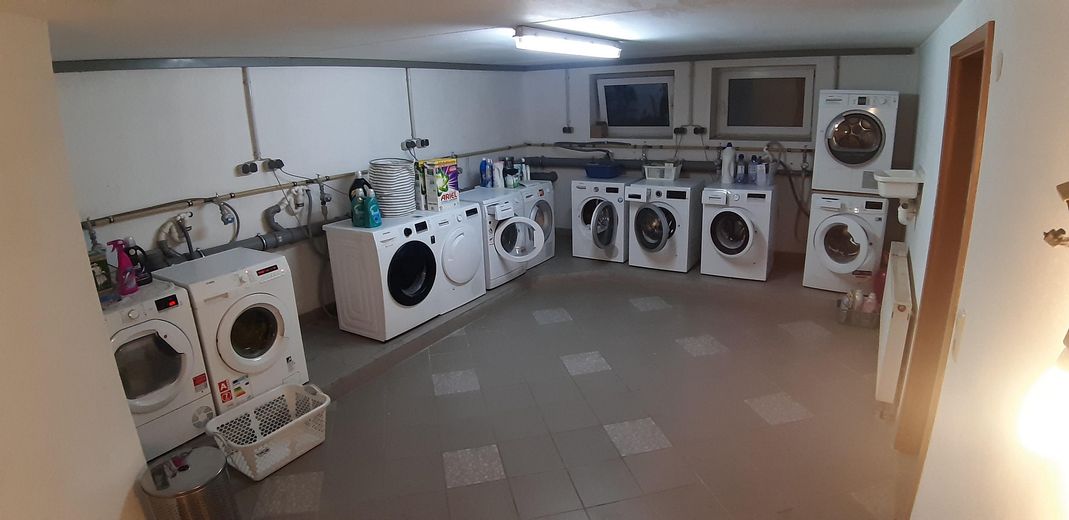 Bellissimo appartamento mansardato di circa 81,00 m² in vendita a Wunstorf / Luthe – Waschmaschinenraum im Keller
