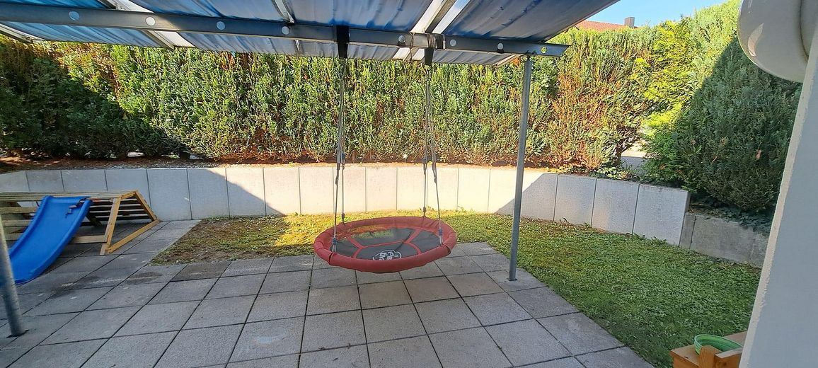 Przestronne 4-pokojowe mieszkanie dwupoziomowe na parterze w prestiżowej lokalizacji na zboczu z ogrodem – Garten & Terrasse