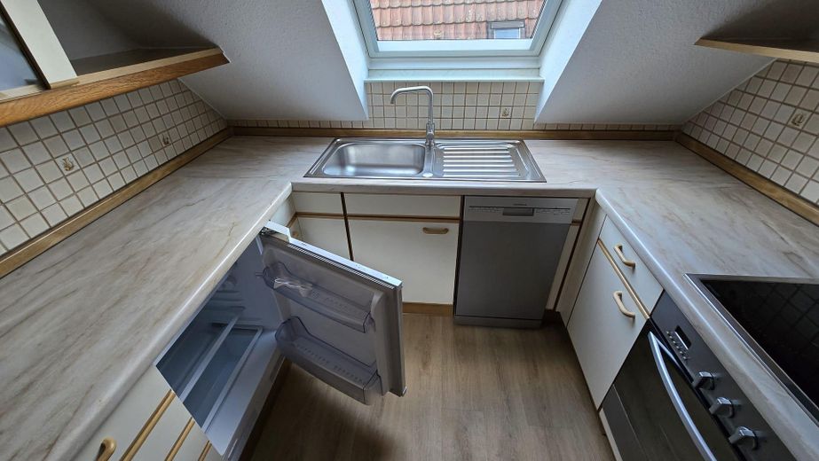 Merklingen'de 77 m² çatı katı dairesi - hemen taşınmaya hazır – Fotoğraf 2