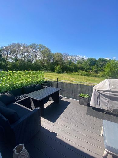 Appartamento di 4 stanze di nuova costruzione con grande balcone, piccolo giardino, tecnologia con pompa di calore e fibra ottica in posizione periferica – Foto 1