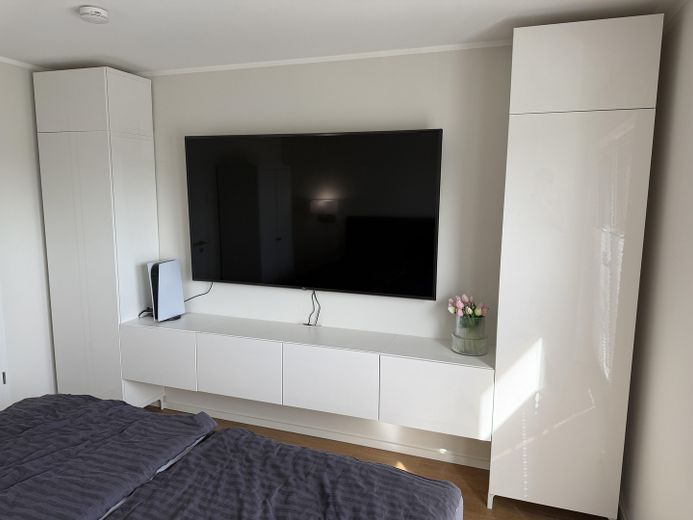 Apartamento de 3 habitaciones como nuevo (año de construcción 2021) con balcón de 15 m², aire acondicionado y plaza de garaje subterráneo – Schlafzimmer 