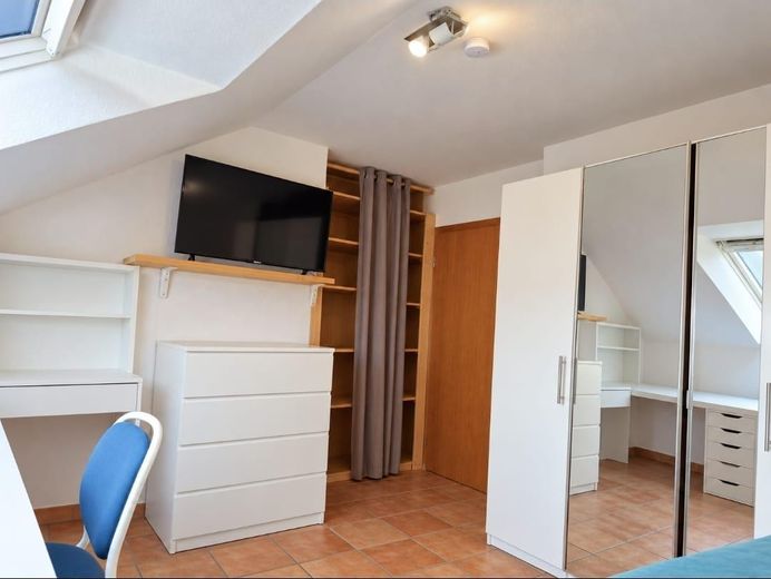 Attraktive 3-Zimmerwohnung mit besonderem Grundriss, modernisiertem Wohnkomfort und eigener Garage – Foto 9