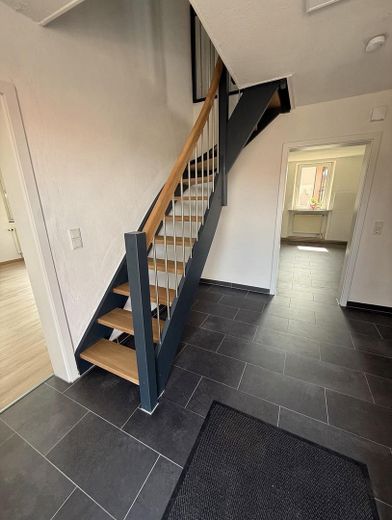 İlk kullanım, yeni yenilenmiş bahçeli müstakil ev, 63828 Kleinkahl'da – Neue Treppe ins OG