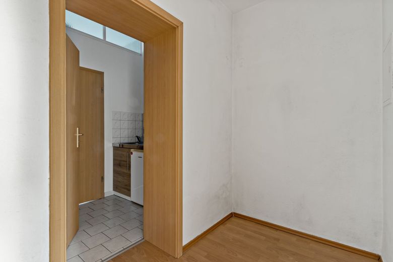 1-Raumwohnung mit Einbauküche in zentraler Lage! – Flur