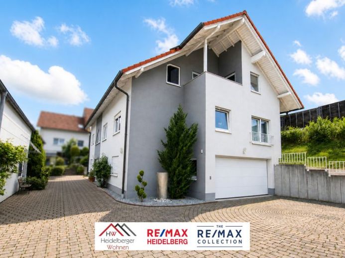 Großzügiges Zweifamilienhaus mit Pool, Doppelgarage und separater Gewerbehalle – Foto 1