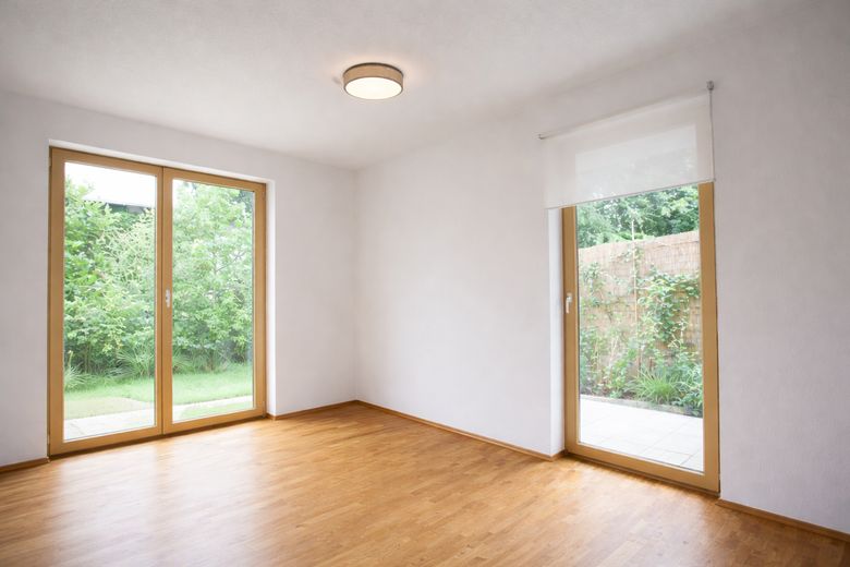 barrierefreie Wohnung mit eigenem Garten von privat, Preis VB – Gästezimmer ohne Möbel