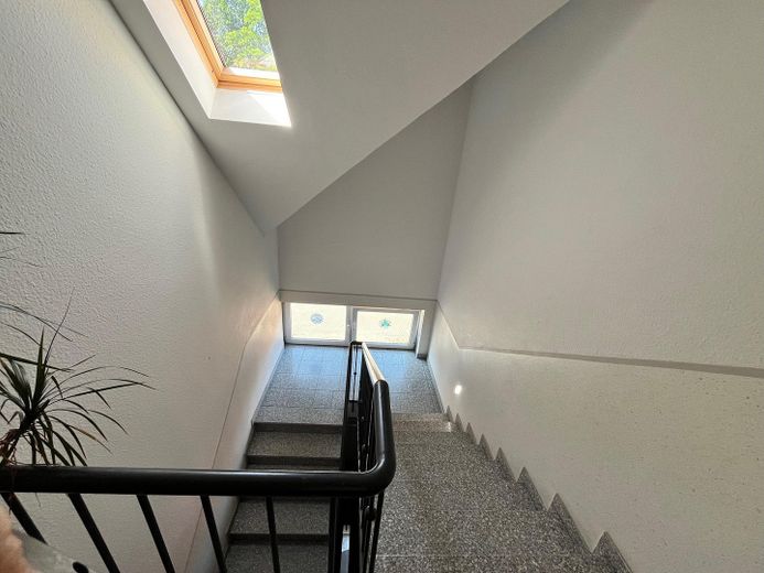 Maisonette-Wohnung mit offener Galerie – gepflegtes Treppenhaus 