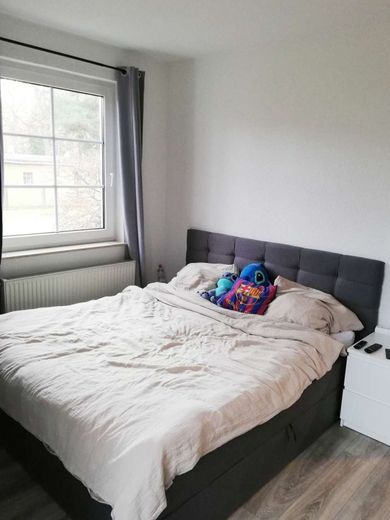 Komfortowe mieszkanie własnościowe w topowej lokalizacji w Falkensee – kleines gemütliches Schlafzimmer