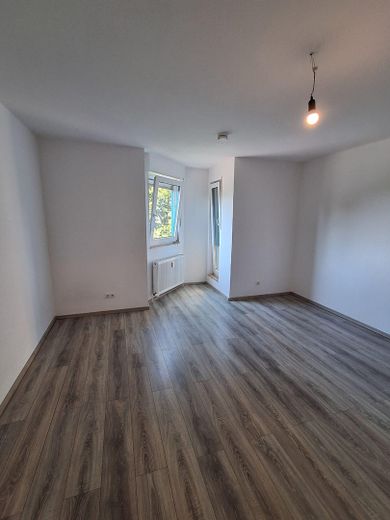 gut geschnittenes und zentrales Apartment zu vermieten – Wohnraum