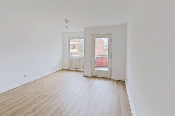 Großzügiges Wohnen: Helle 4-Zi.-Wohnung mit Balkon