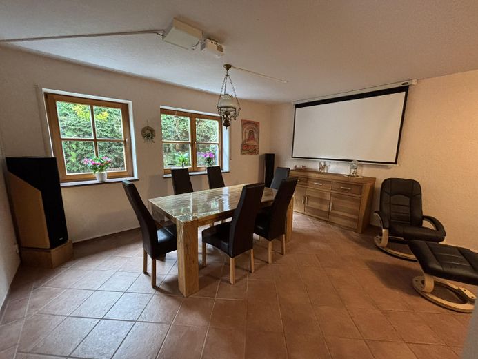 Versatile space wonder in a quiet prime location: your new home or a smart investment! – EG Wohnzimmer