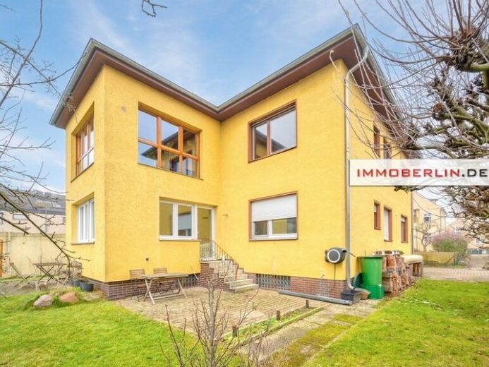 IMMOBERLIN.DE - Posizione confortevole! Casa unifamiliare/bifamiliare strutturata in modo attrattivo con grande giardino esposto a sud – Foto 1