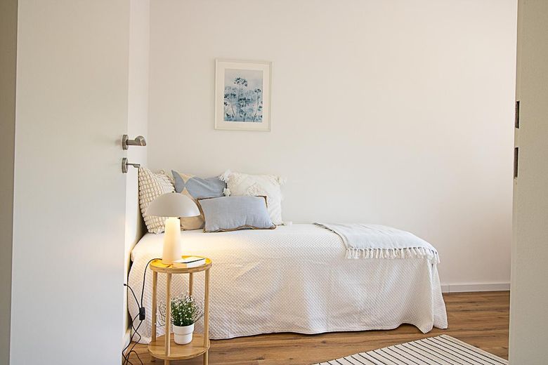 Komisyonsuz ve hemen taşınmaya hazır: Drachenfels manzaralı ve iki balkonlu 3 odalı daire – 2. Schlafzimmer